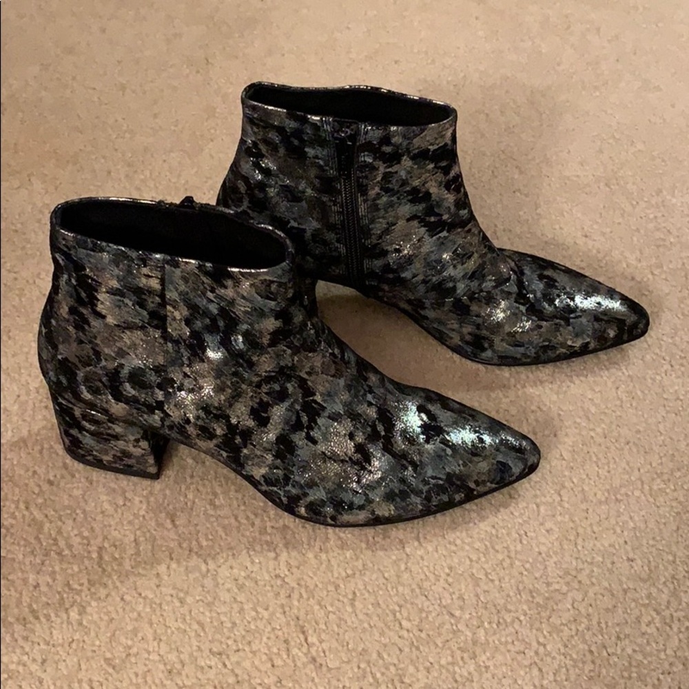 NWOT Vagabond Shoemakers metallic booties